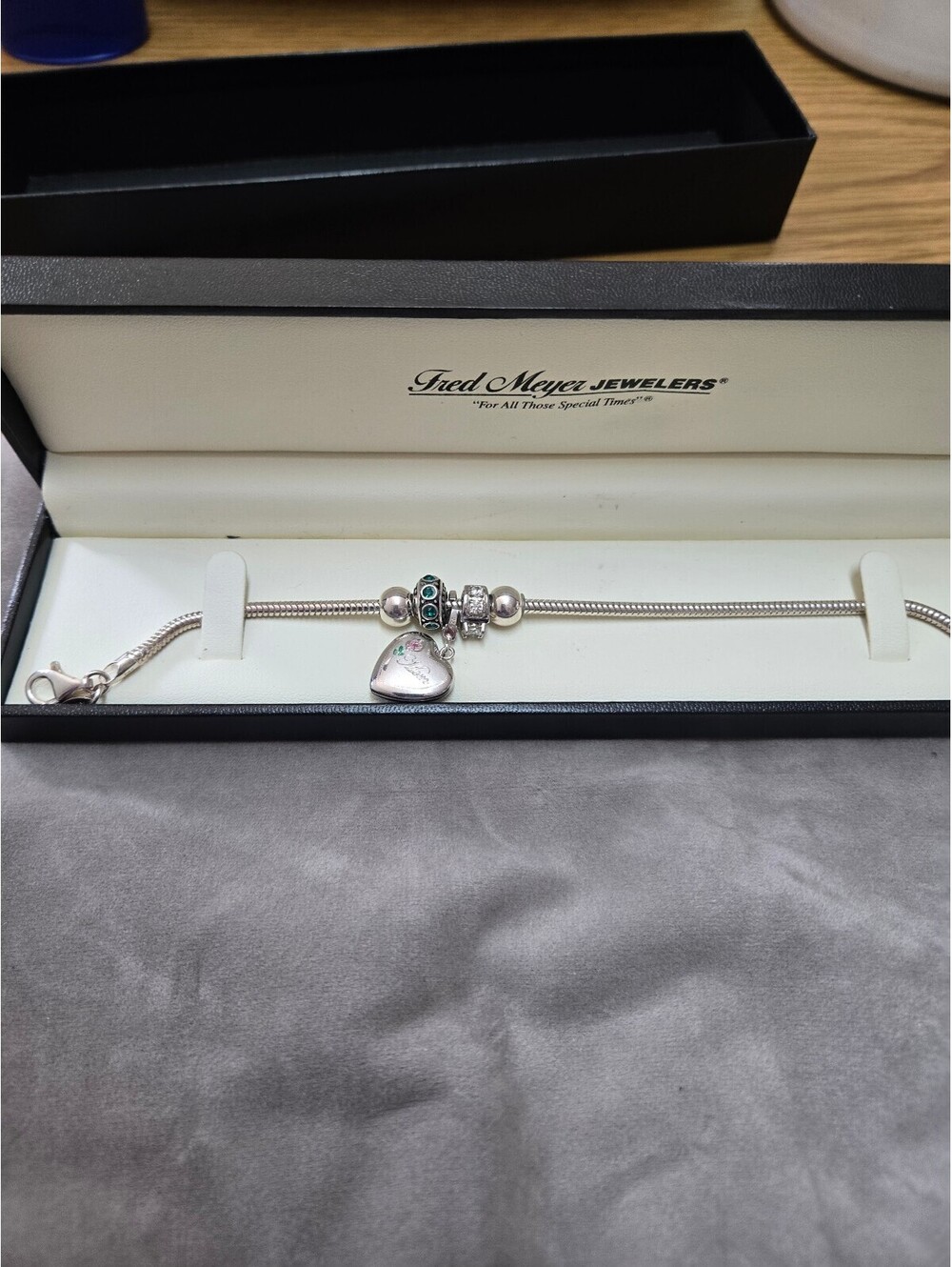 Excellent Condition Sterling Silver 925 "Mom" Charm Bracelet